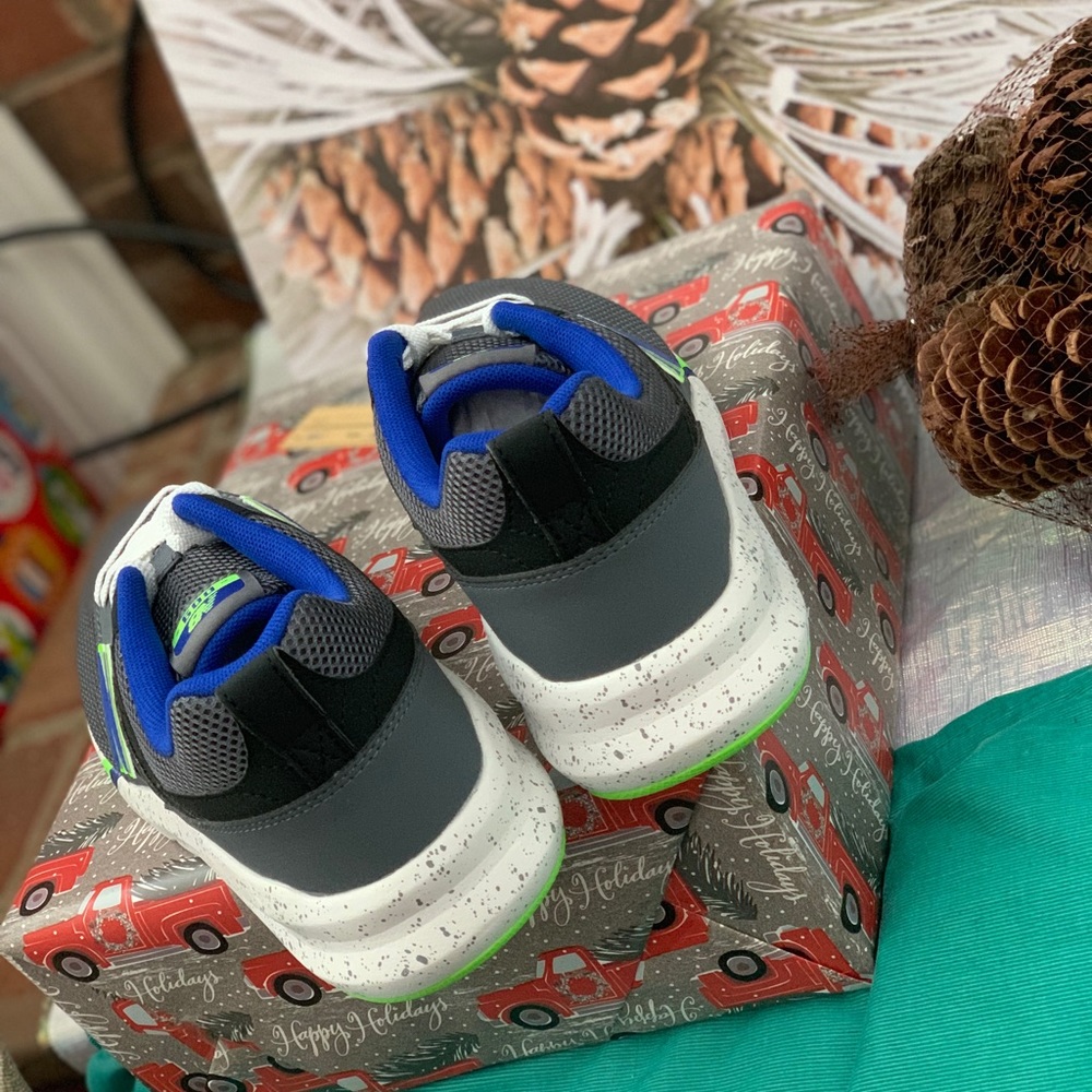 New Balance 90s Capsule Sneaker - Picture 3 of 6